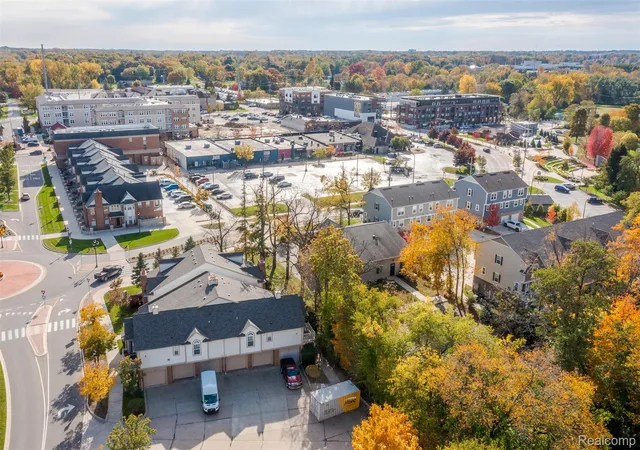 Listing Photo 1 - Condo for sale in building located at 3317 Parkways Blvd, Auburn Hills, MI 48326