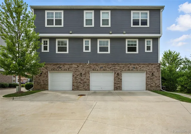 Listing Photo 3 - Condo for sale in building located at 3317 Parkways Blvd, Auburn Hills, MI 48326