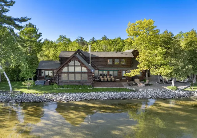 Photo 4 of Single family home for sale at 8601 Strawberry Point Rd, Grawn, MI 49637 | MLS# 78080069180 | Listing updated on 2026-06-21