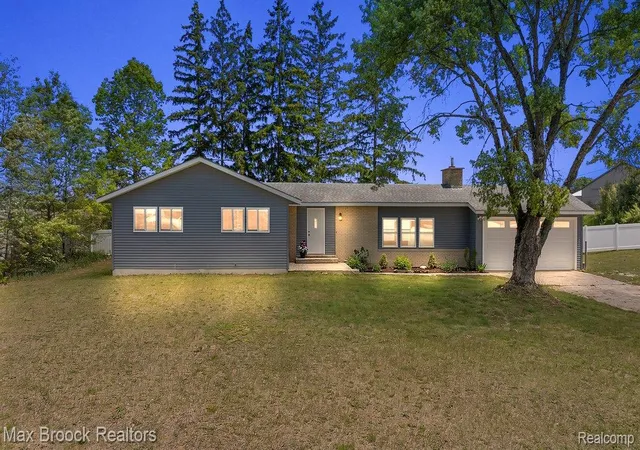 Photo 3 of Single family home for sale at 8580 Silver Crk Rd, Whitehall, MI 49461 | MLS# 20261041170 | Listing updated on 2026-07-24