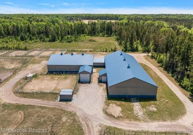 Photo 3 of Single family home for sale at 8580 Silver Crk Rd, Whitehall, MI 49461 | MLS# 20261041170 | Listing updated on 2026-07-24