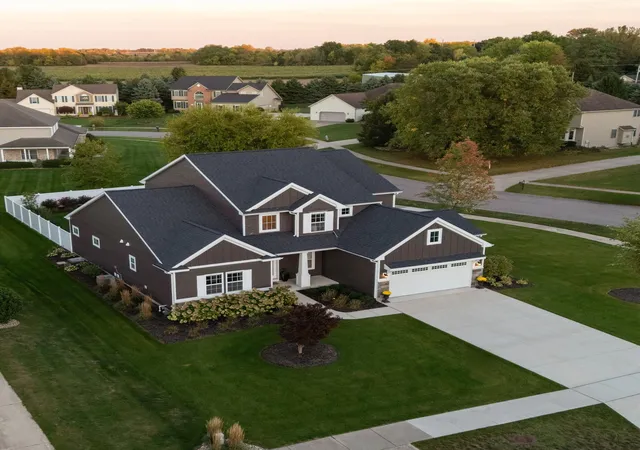 3rd image of 2600 Bell Cir, Stevensville, MI 49127 | MLS# 69026026857