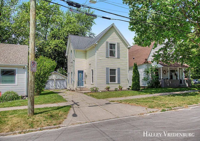 Photo 1 of Sale Pending at 1323 Ashland Ave Ne, Grand Rapids, MI 49505 | MLS# 65026026869 | Listing updated on 2026-06-11