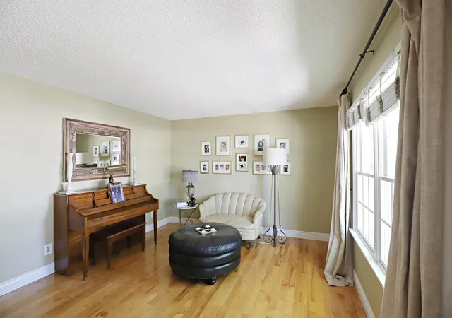 Photo 3 of Single family home for sale at 1536 Suzanne Ct, Flushing, MI 48433 | MLS# 5050210060 | Listing updated on 2026-06-18