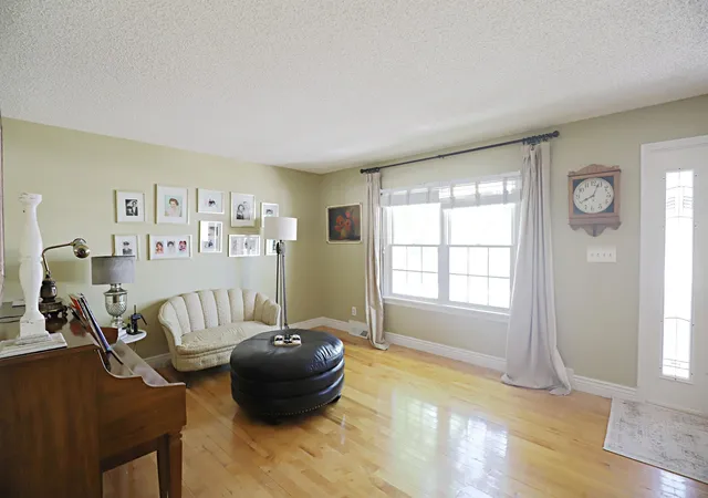 Photo 4 of Single family home for sale at 1536 Suzanne Ct, Flushing, MI 48433 | MLS# 5050210060 | Listing updated on 2026-06-18