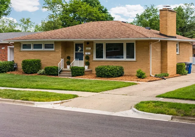 Photo 1 of Single family home for sale at 1559 Glastonbury Rd, Ann Arbor, MI 48103 | MLS# 81026026876 | Listing updated on 2026-06-06