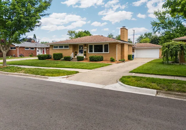 Photo 2 of Single family home for sale at 1559 Glastonbury Rd, Ann Arbor, MI 48103 | MLS# 81026026876 | Listing updated on 2026-06-06