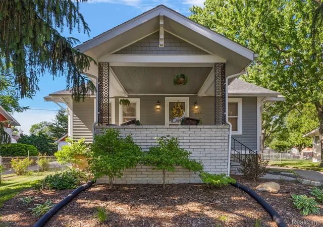 Photo 2 of Single family home for sale at 495 Lincoln Ave, Clawson, MI 48017 | MLS# 20261041201 | Listing updated on 2026-09-21