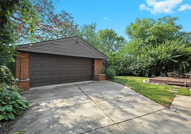Photo 2 of Single family home for sale at 3117 Glenview Ave, Royal Oak, MI 48073 | MLS# 20261041217 | Listing updated on 2026-06-21