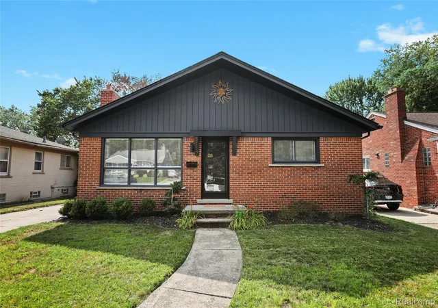 Photo 3 of Single family home for sale at 3117 Glenview Ave, Royal Oak, MI 48073 | MLS# 20261041217 | Listing updated on 2026-06-21