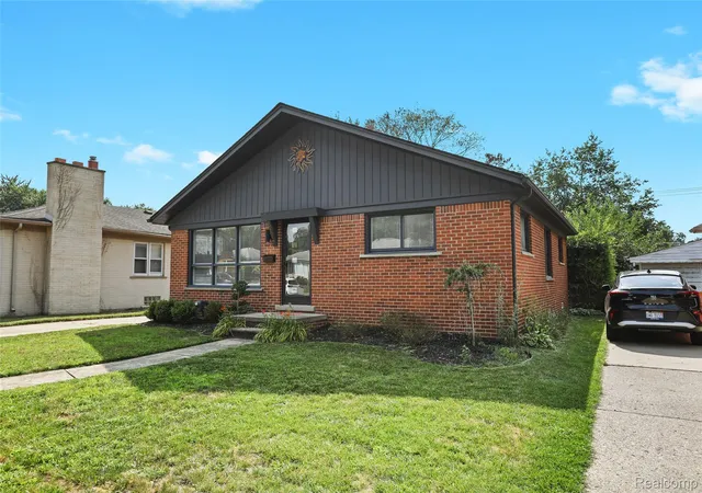 Photo 3 of Single family home for sale at 3117 Glenview Ave, Royal Oak, MI 48073 | MLS# 20261041217 | Listing updated on 2026-06-21