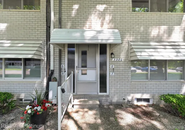 Homes for sale in Brighton Township Livingston, MI | 5980 Alan Drive, Brighton Township Livingston, MI 48116 | Houzeo