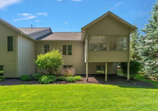 Listing Photo 3 - Condo for sale in building located at 4961 Barnsley Dr, Hudsonville, MI 49426