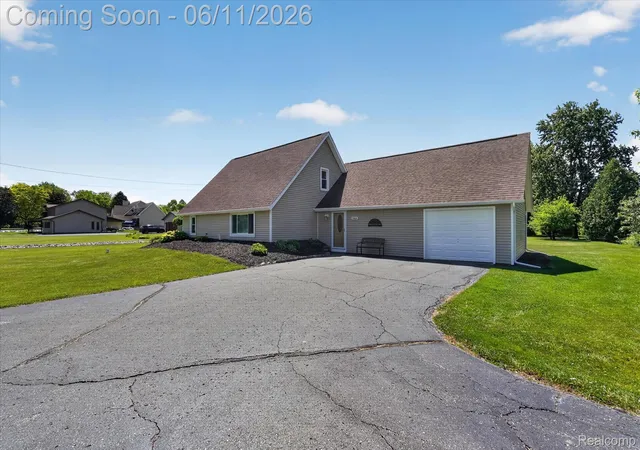 Photo 3 of Single family home for sale at 5464 E Maple Ave, Grand Blanc, MI 48439 | MLS# 20261041247 | Listing updated on 2026-06-15