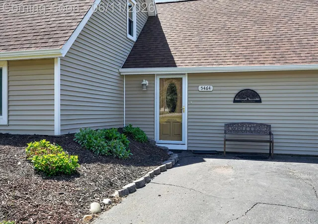 Photo 3 of Single family home for sale at 5464 E Maple Ave, Grand Blanc, MI 48439 | MLS# 20261041247 | Listing updated on 2026-06-15