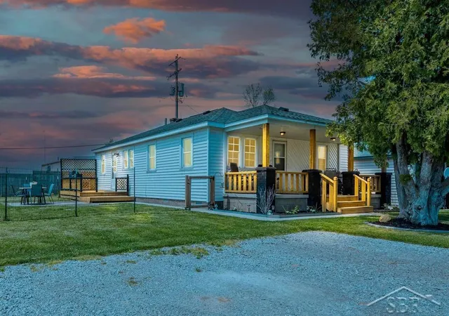 Photo 1 of Sale Pending at 606 S Mercer St, Pinconning, MI 48650 | MLS# 61050210090 | Listing updated on 2026-06-08
