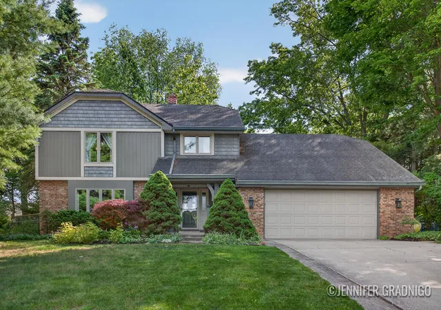 1st image of 2000 Frontier Ct Sw, Wyoming, MI 49519 | MLS# 71026026944
