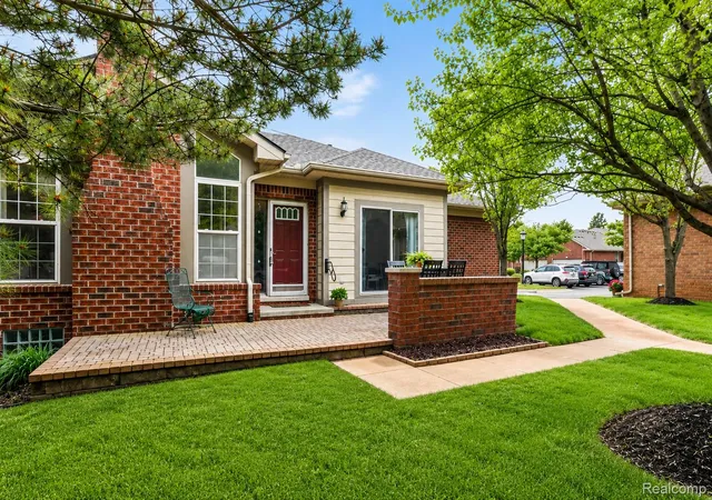 Listing Photo 1 - Condo for sale in building located at 50150 Scott Ct, Shelby Township, MI 48317 - Unit #36