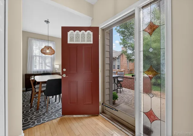 Listing Photo 5 - Condo for sale in building located at 50150 Scott Ct, Shelby Township, MI 48317 - Unit #36