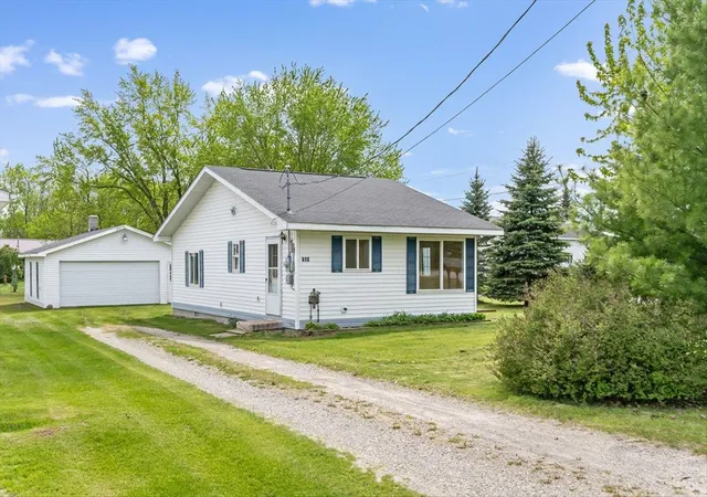 Photo 2 of Single family home for sale at 418 E Main St, Hale, MI 48739 | MLS# 77080069203 | Listing updated on 2026-08-30