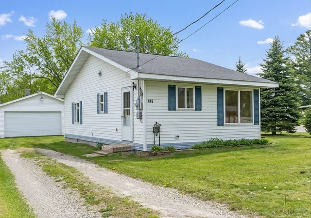Photo 3 of Single family home for sale at 418 E Main St, Hale, MI 48739 | MLS# 77080069203 | Listing updated on 2026-08-30