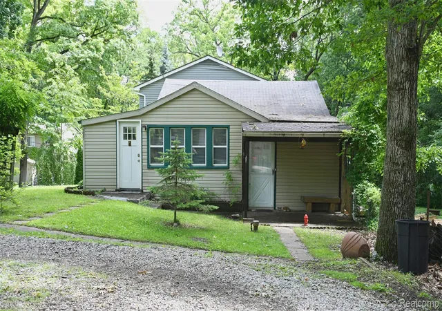 2nd image of 3057 Hillside Dr, Milford, MI 48380 | MLS# 20261041262