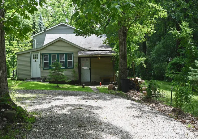 3rd image of 3057 Hillside Dr, Milford, MI 48380 | MLS# 20261041262