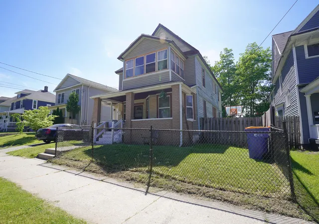 2nd image of 827 Geneva Ave Se, Grand Rapids, MI 49507 | MLS# 65026026965