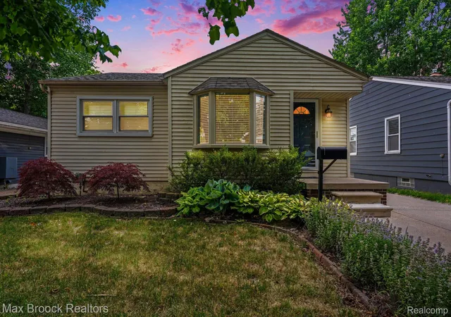 Photo 1 of Sale Pending at 1908 Guthrie Ave, Royal Oak, MI 48067 | MLS# 20261041284 | Listing updated on 2026-06-18