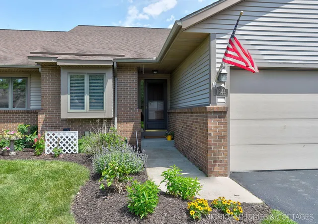 1st image of 1644 Lakeview Dr, Zeeland, MI 49464 | MLS# 71026026993