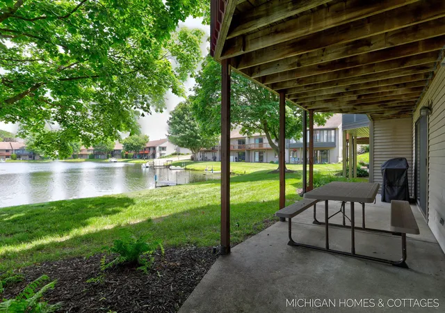 Listing Photo 2 - Condo for sale in building located at 1644 Lakeview Dr, Zeeland, MI 49464