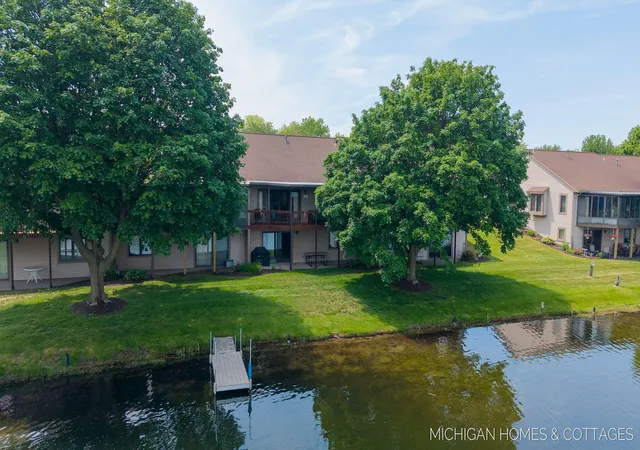 Listing Photo 3 - Condo for sale in building located at 1644 Lakeview Dr, Zeeland, MI 49464