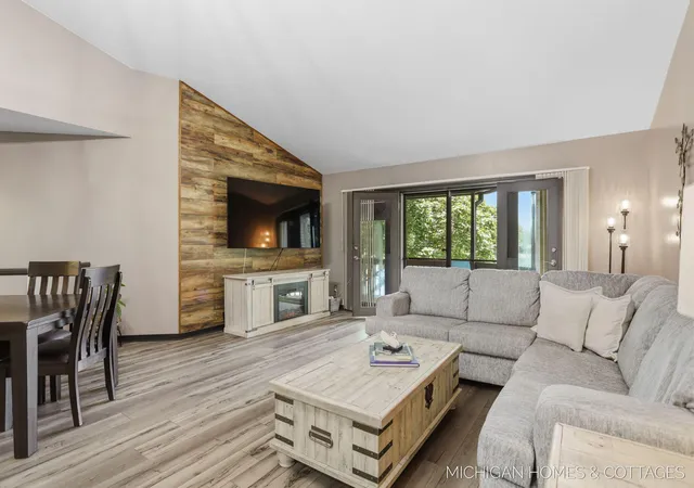 Listing Photo 5 - Condo for sale in building located at 1644 Lakeview Dr, Zeeland, MI 49464