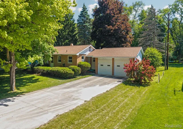 Homes for sale in Northfield Township Washtenaw, MI | 9144 Walnut Dr, Northfield Township Washtenaw, MI 48189 | MLS# 20261041302