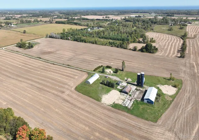 4th image of 5176 Aitken Rd, Croswell, MI 48422 | MLS# 20261041308