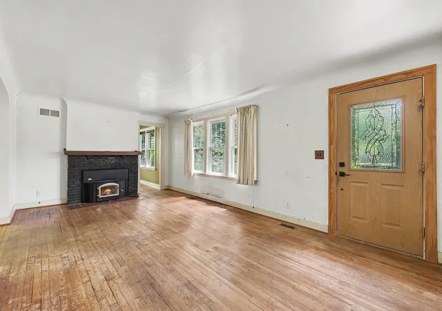 Photo 3 of Single family home for sale at 906 Pauline Blvd, Ann Arbor, MI 48103 | MLS# 81026027002 | Listing updated on 2026-06-10