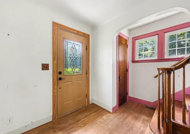 Photo 4 of Single family home for sale at 906 Pauline Blvd, Ann Arbor, MI 48103 | MLS# 81026027002 | Listing updated on 2026-06-10