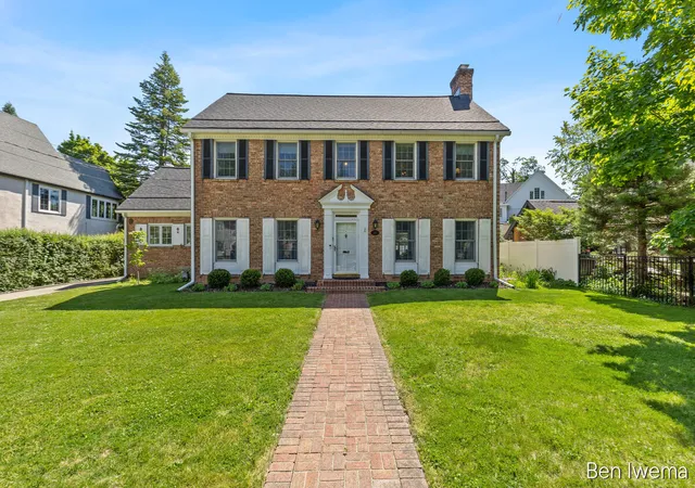 Photo 1 of Sale Pending at 610 Locust Ave Se, Grand Rapids, MI 49506 | MLS# 65026027003 | Listing updated on 2026-06-05