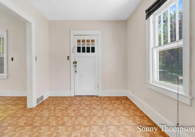 Photo 3 of Single family home for sale at 53 Baylis St Sw, Grand Rapids, MI 49507 | MLS# 65026027023 | Listing updated on 2026-09-30
