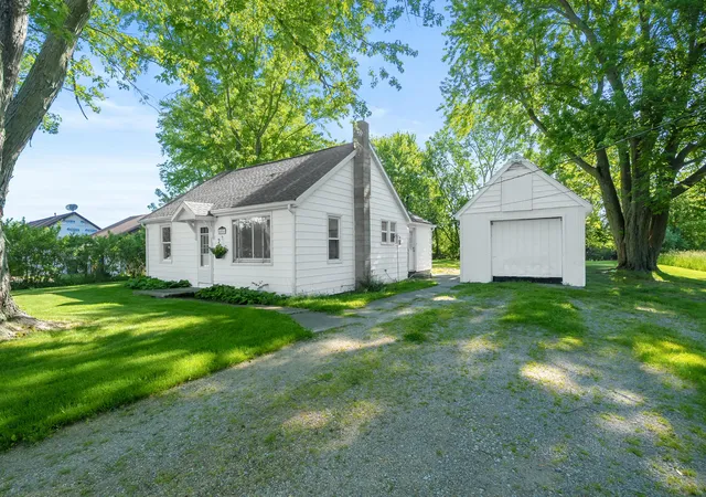 Photo 3 of Single family home for sale at 10561 Baldwin Rd, Bridgman, MI 49106 | MLS# 69026027018 | Listing updated on 2026-09-28