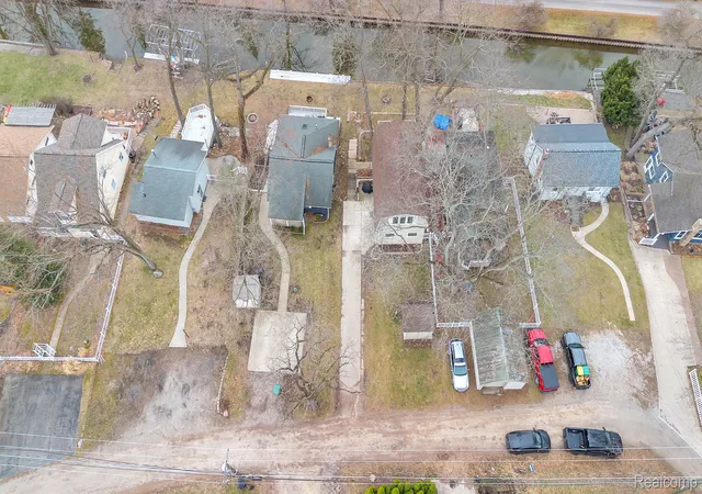 Photo 2 of Single family home for sale at 9473 Huron St, Pinckney, MI 48169 | MLS# 20261041321 | Listing updated on 2026-09-01