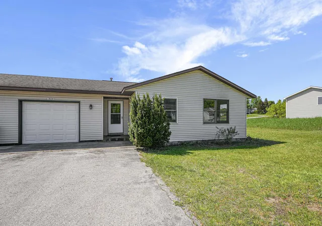 2nd image of 3434 Mahoney Dr, Traverse City, MI 49696 | MLS# 78080069214