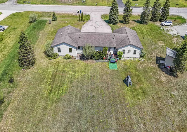 5th image of 3434 Mahoney Dr, Traverse City, MI 49696 | MLS# 78080069214