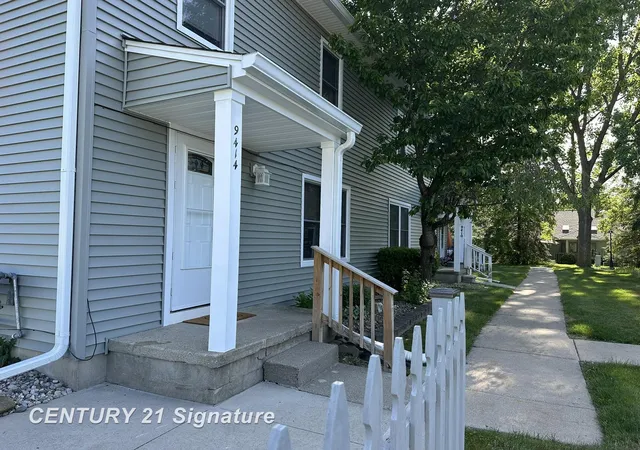 Listing Photo 3 - Condo for sale in building located at 9414 Parkwood Dr, Davison, MI 48423