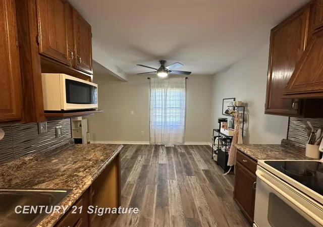 Listing Photo 5 - Condo for sale in building located at 9414 Parkwood Dr, Davison, MI 48423