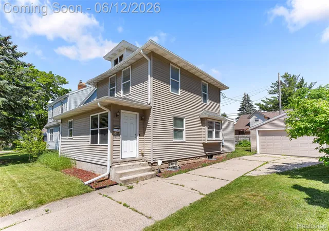 3rd image of 218 W Greenlawn Ave, Lansing, MI 48910 | MLS# 20261041331