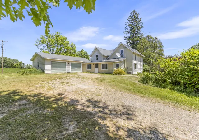Photo 3 of Single family home for sale at 7500 Bilby Rd, Jerome, MI 49249 | MLS# 53026027039 | Listing updated on 2026-07-23