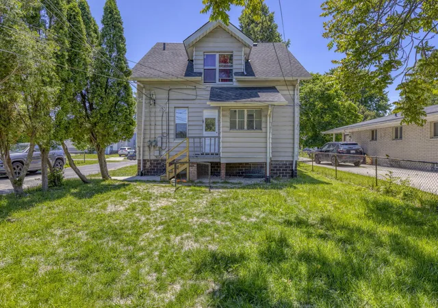 Homes for sale in Center Line City Macomb, MI | 7359 Engleman Ave, Center Line City Macomb, MI 48015 | MLS# 81026027030