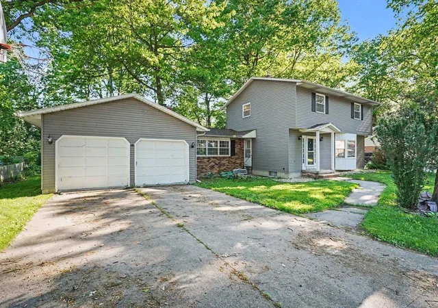 Photo 1 of Sale Pending at 3035 Crestwood Ct, Bay City, MI 48706 | MLS# 5050210136 | Listing updated on 2026-06-18