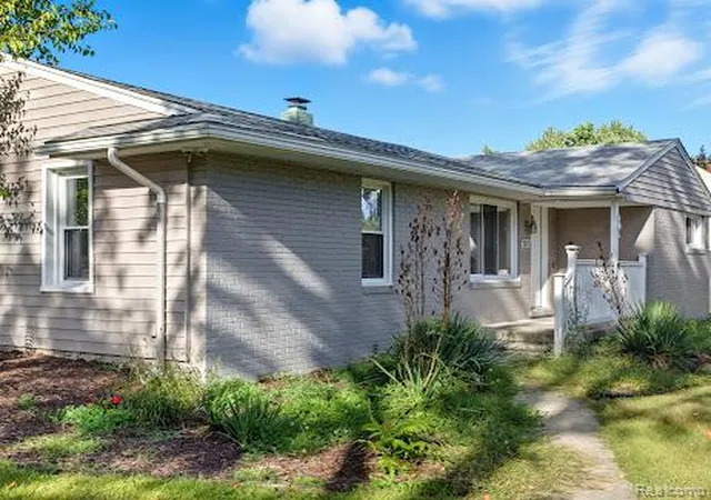 Photo 1 of Single family home for sale at 2075 Gulliver Dr, Troy, MI 48085 | MLS# 20261041356 | Listing updated on 2026-09-08